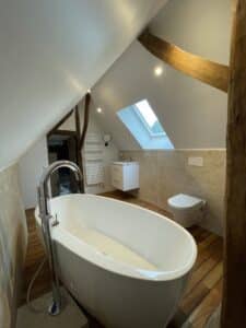 Am&eacute;nagement d&rsquo;une salle de bain sous combles
