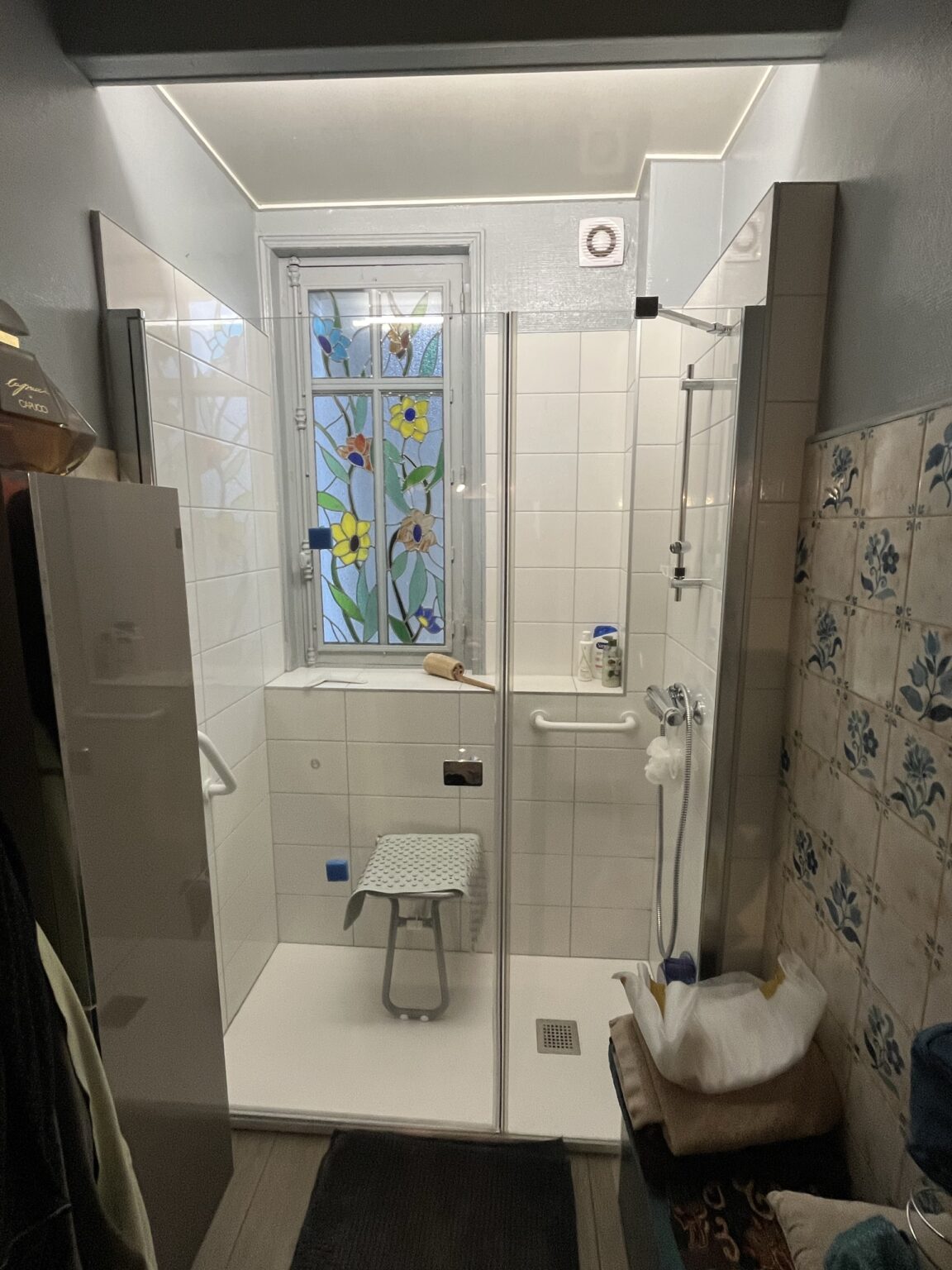 Remplacement d’une baignoire par une douche pour une meilleur accessibilité. Nous sommes qualifiés HandiBat et SilverBat