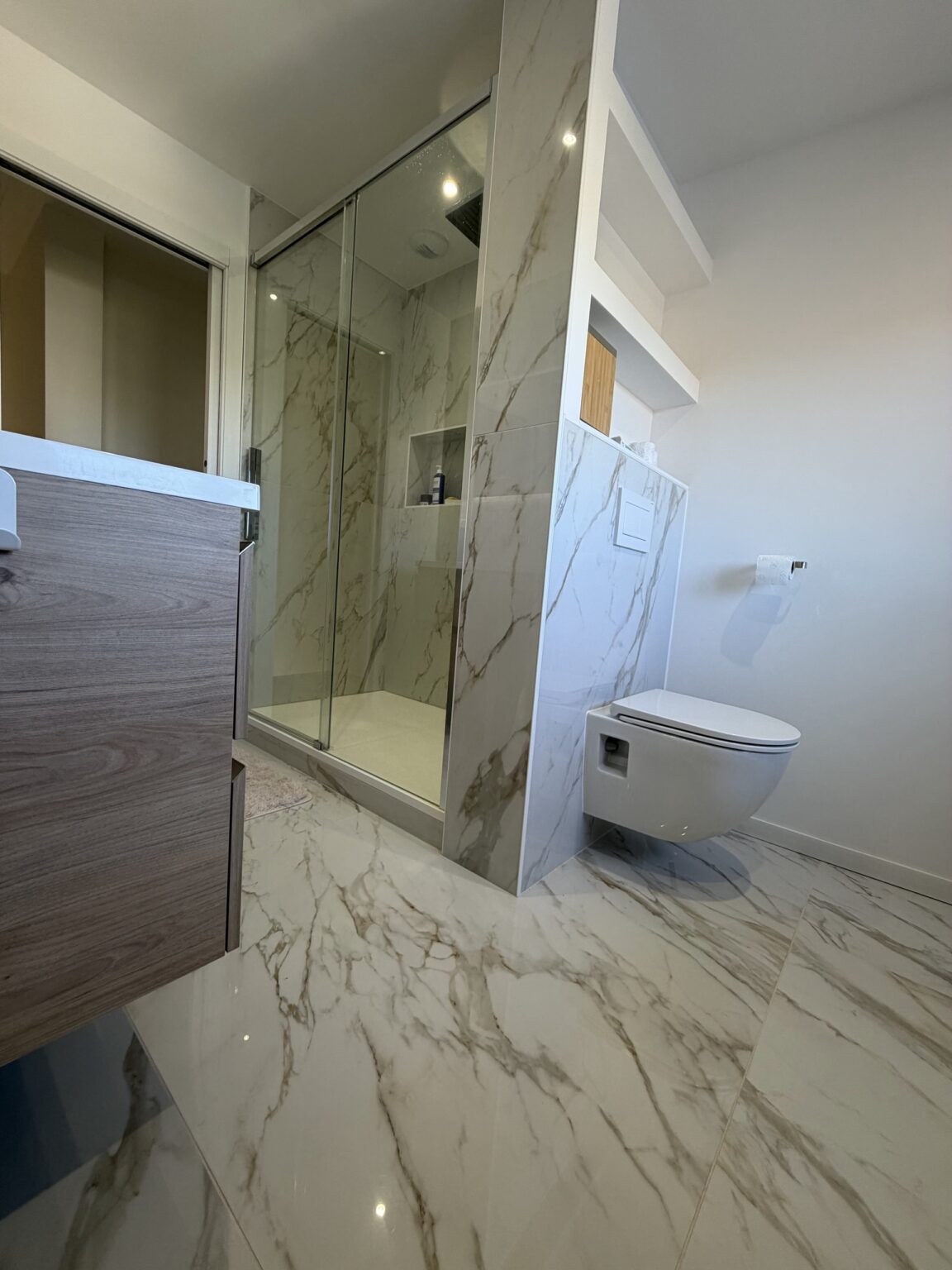 Installation de salle de bain moderne à Courseulles-sur-mer